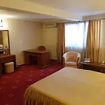 Golden House 4*