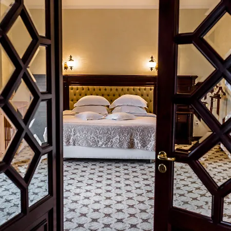 Golden House Hotel