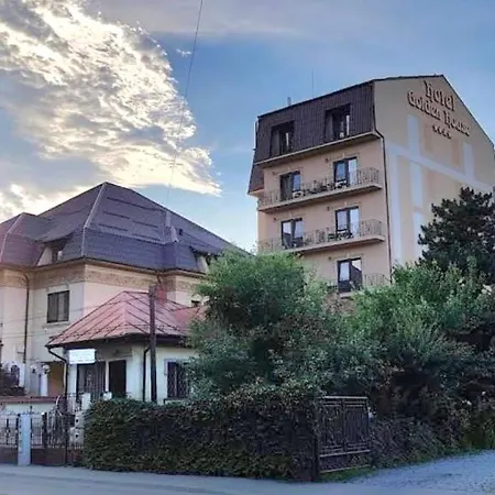 Golden House Hotel 4*