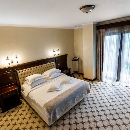 Ξενοδοχείο Golden House 4*