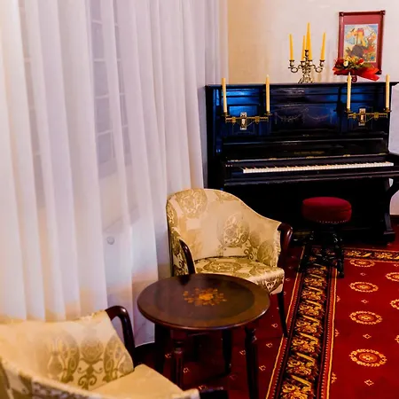 Ξενοδοχείο Golden House Κραϊόβα