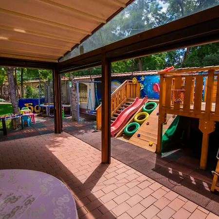 Ξενοδοχείο Golden House 4*