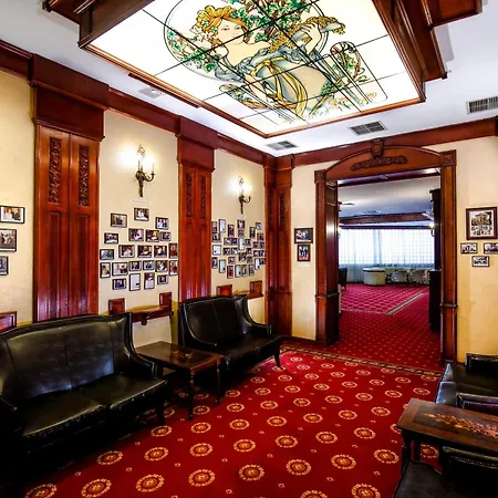 Ξενοδοχείο Golden House 4*