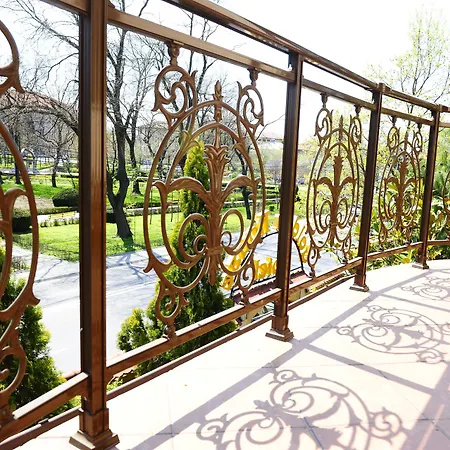 Ξενοδοχείο Golden House Κραϊόβα