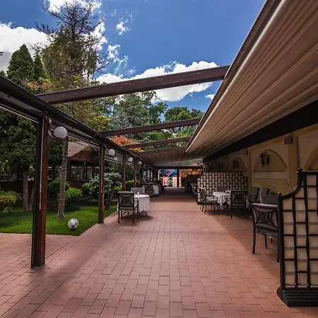 Hotel Golden House
