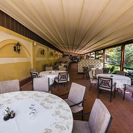 Ξενοδοχείο Golden House Κραϊόβα