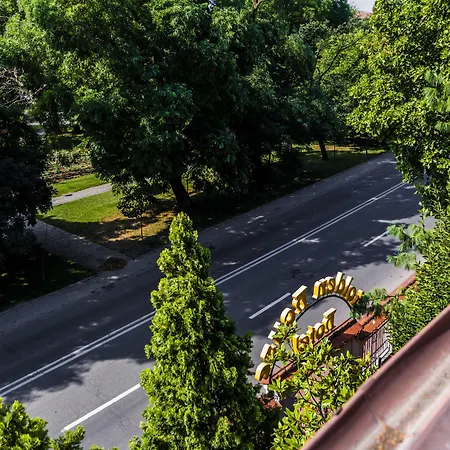 Golden House Ξενοδοχείο Κραϊόβα