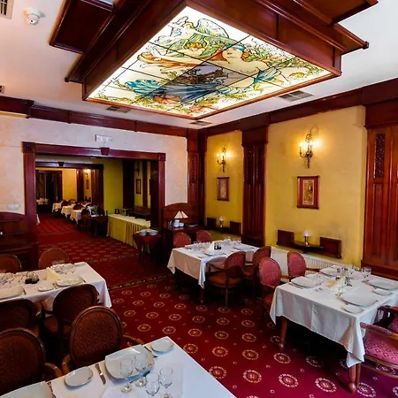 Golden House Hotel