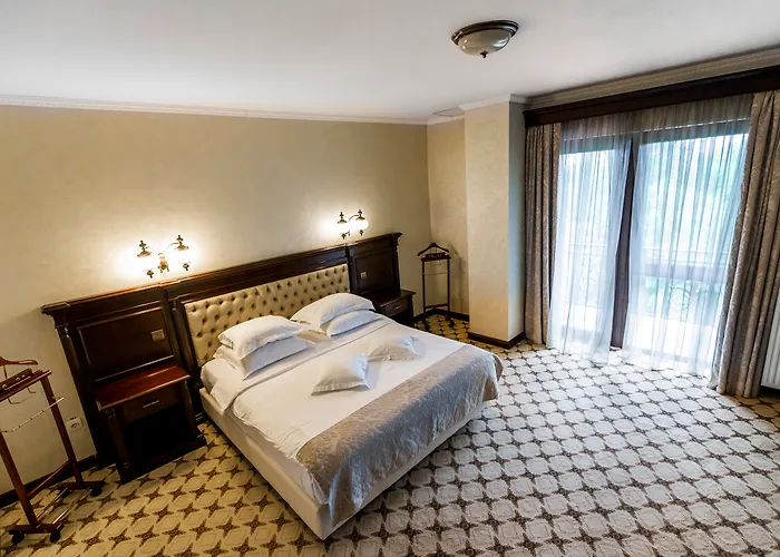 Hotel Golden House 4*