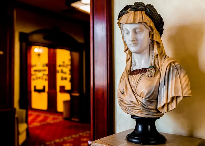 Golden House Craiova