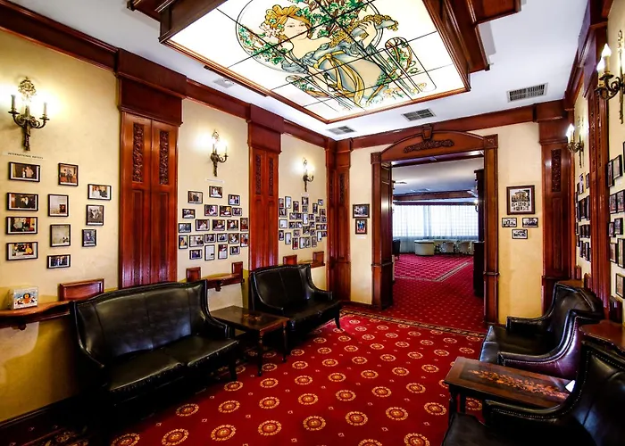 Hotel Golden House 4*