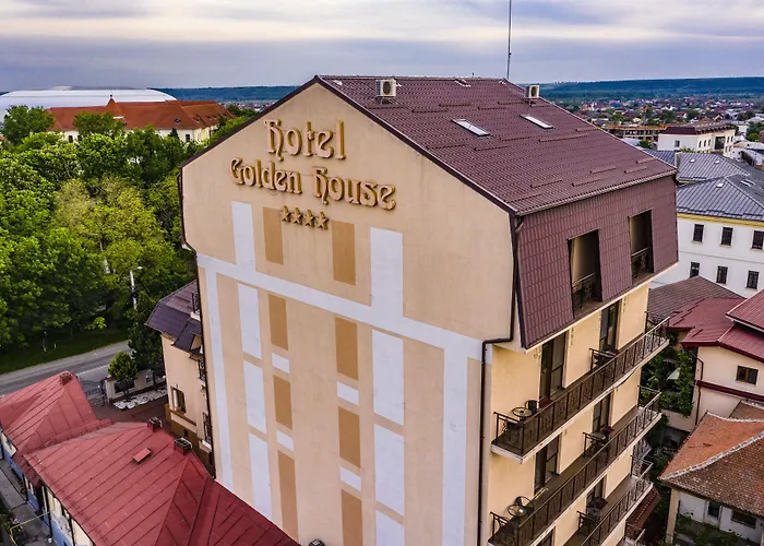 Hotel Golden House 4*